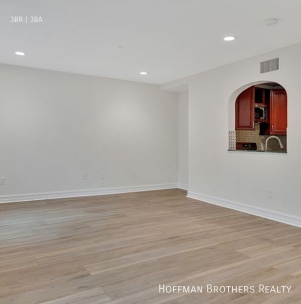 Foto del edificio - 1467 S Holt Ave
