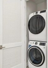 Building Photo - 3098 W Kyne St