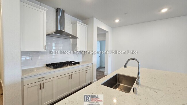 Foto del edificio - 55+ Active Community - Single-Story Luxury Home | Open Space Views | Solar + EV Charger | Steps t...