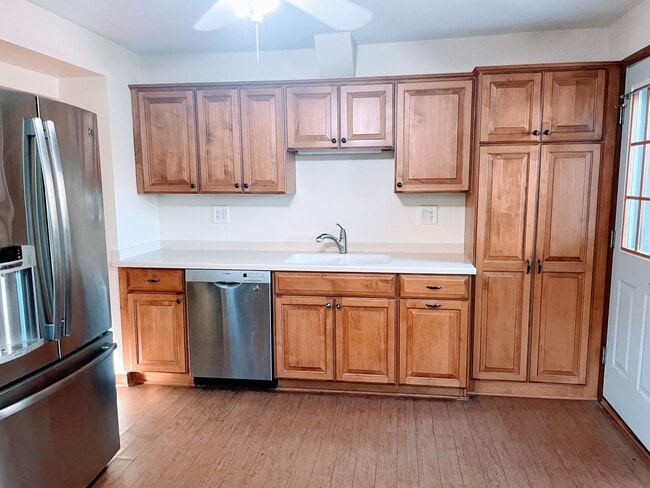 Building Photo - 2110 Swan Ln