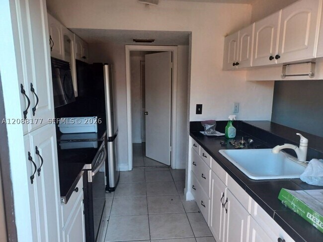 Foto del edificio - 7170 Fairway Dr