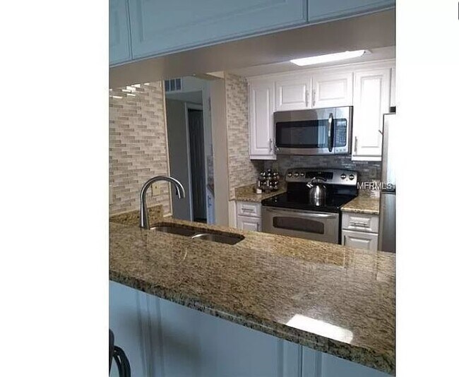 Foto del edificio - 2525 West Bay Dr