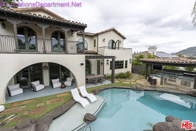 Foto del edificio - 5861 Ridgebrook Dr