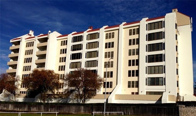 Building Photo - 2126 Reflection Bay Dr