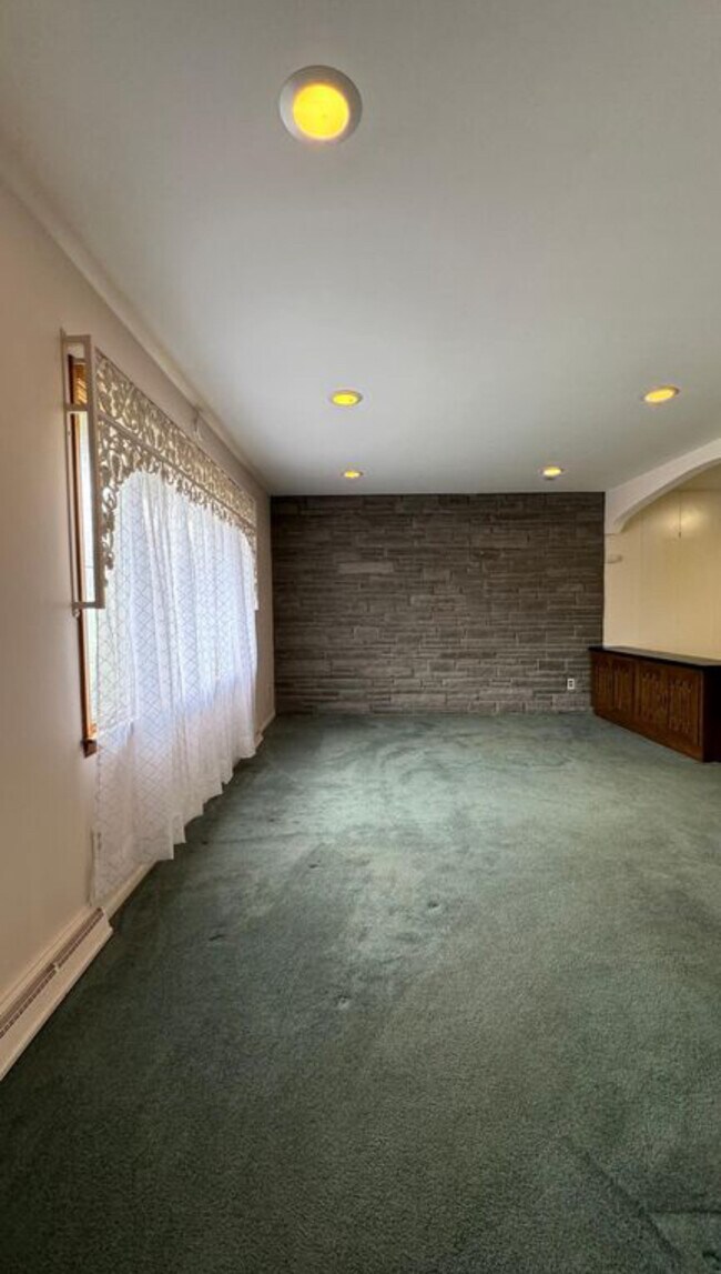 Foto del edificio - 913 Arnold Ave