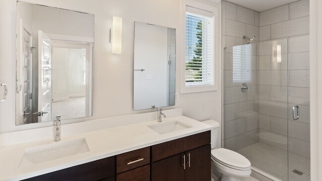 Foto del edificio - 3 Bedroom House Available NOW