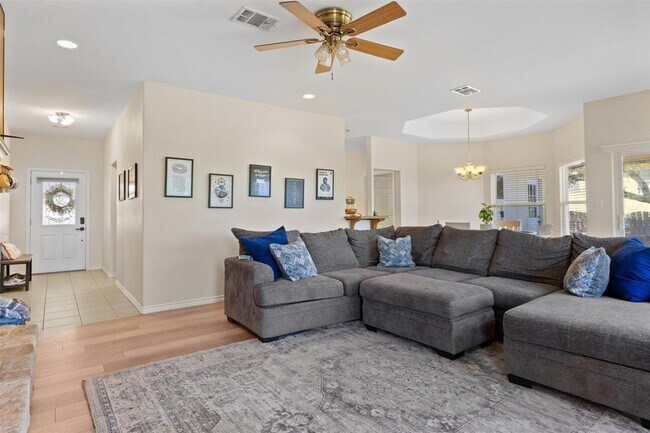 Building Photo - 104 Kings Way