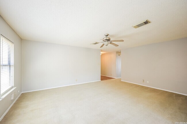 Foto del edificio - 7322 Raintree Forest