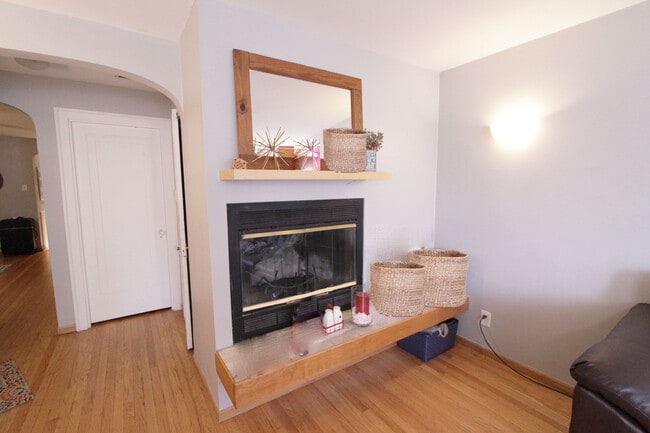 LIving room - 2648 N Orchard St