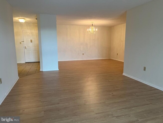 Building Photo - 15100 Interlachen Dr