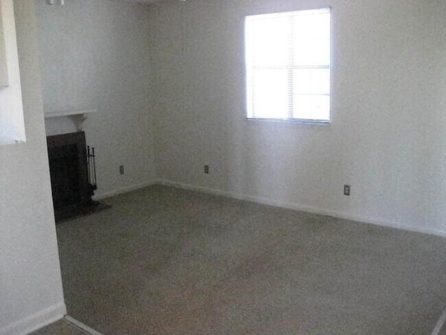 Foto del edificio - 2 Bedroom 1 bath duplex in Hermitage