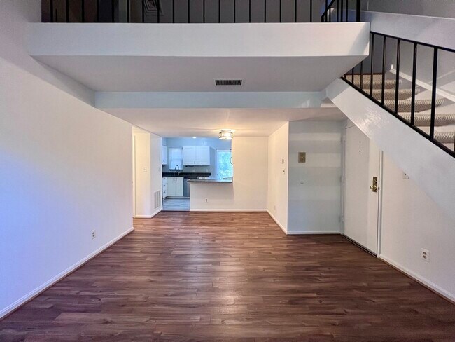 Building Photo - 1307 E Abingdon Dr
