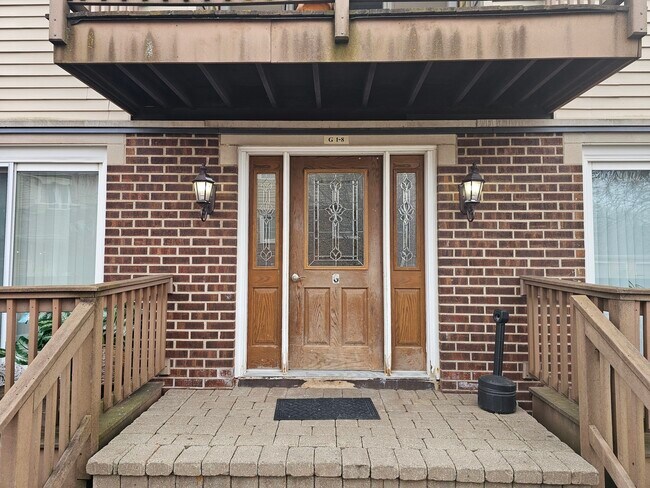 Foto del edificio - 833 Village Quarter Rd