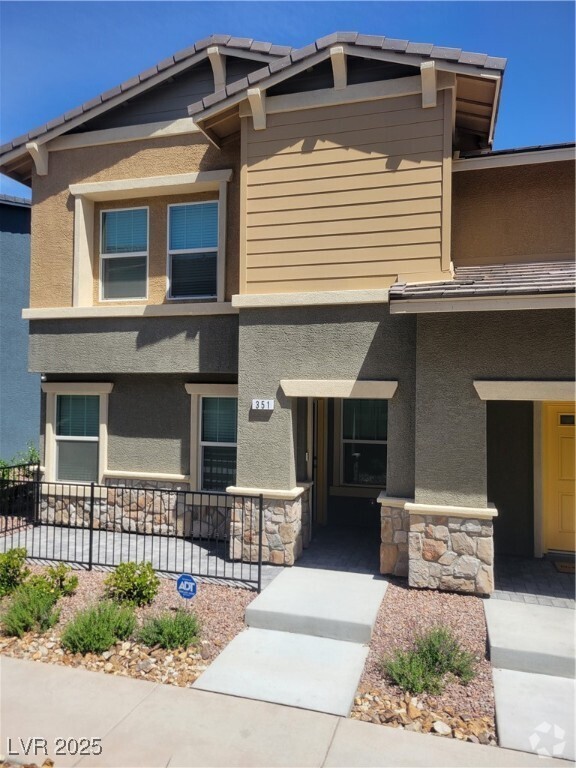 Building Photo - 351 Summer Sparrow Ave