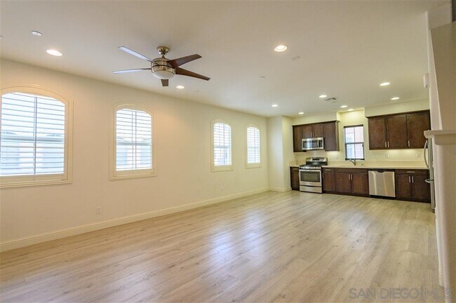 Foto del edificio - 5035 Juneberry Ct