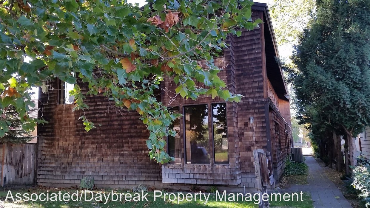 Primary Photo - 808 Queen Ave