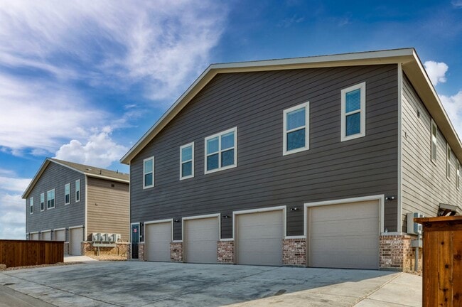 Building Photo - GORGEOUS 2 BEDROOM FOUR PLEX LOCATED IN MI...