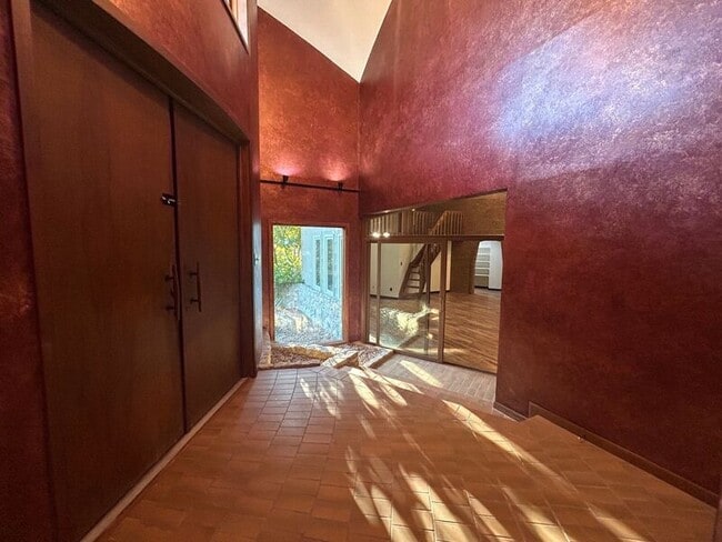 Building Photo - 1382 Hickoryview Ct
