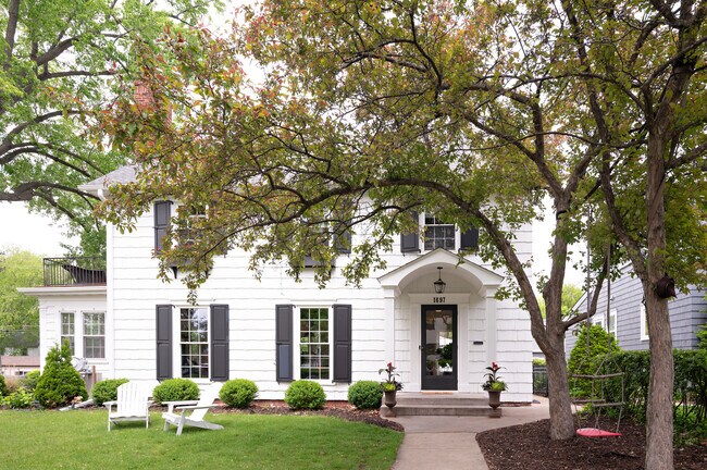 Clásica casa colonial de St. Paul, renovada por completo con comodidades modernas. - 1697 Pinehurst Ave