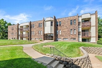 Building Photo - 2220 Country Club Dr