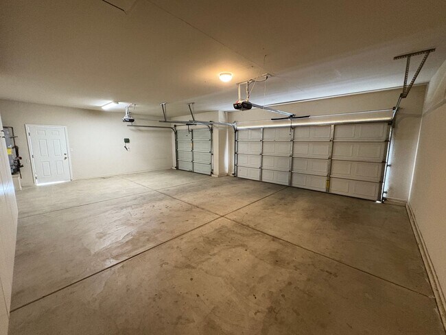 Building Photo - Gorgeous home in a charming neighborhood R...