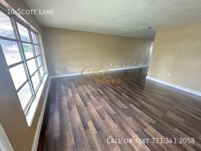 Foto del edificio - 10 Scott Ln
