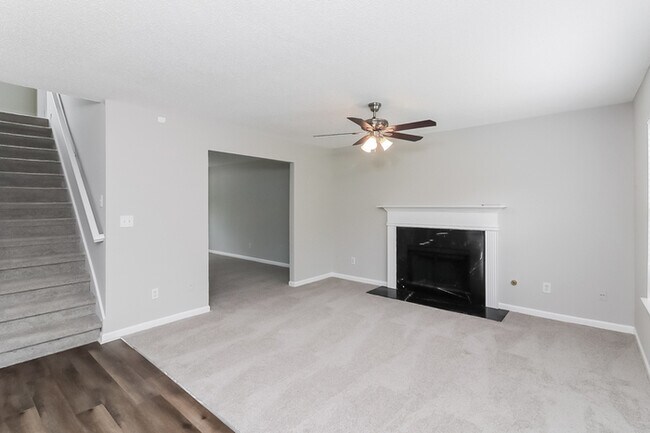 Building Photo - 5406 Beaver Lake Dr SW