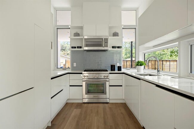 Foto del edificio - 5507 Manor Rd