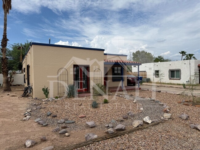Building Photo - 3215 E Willard St