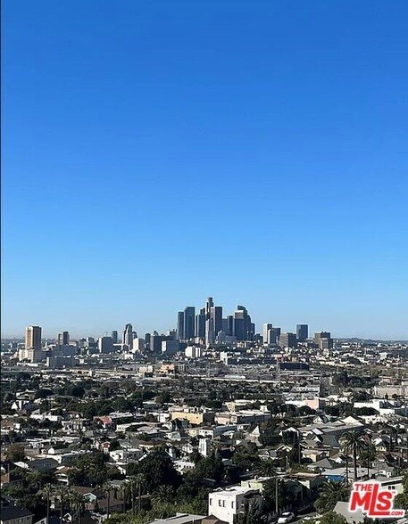 Foto del edificio - 3320 Two Tree Ave