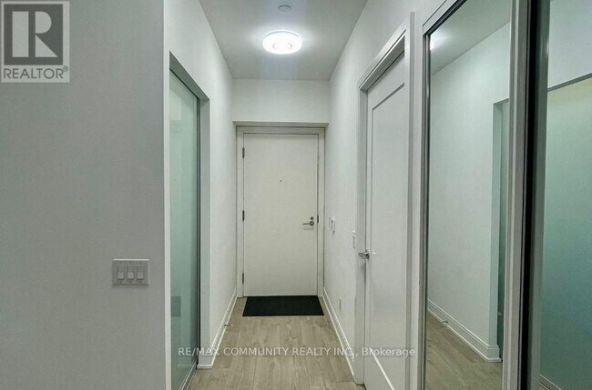 Photo du bâtiment - 70 Annie Craig Dr