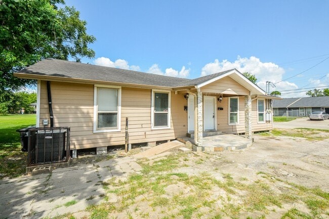 Building Photo - 6018 Collingsworth St