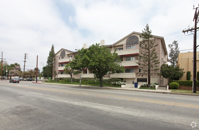 Building Photo - 14050 Magnolia Blvd