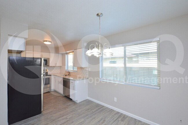 Building Photo - 785 N Arrowhead Dr
