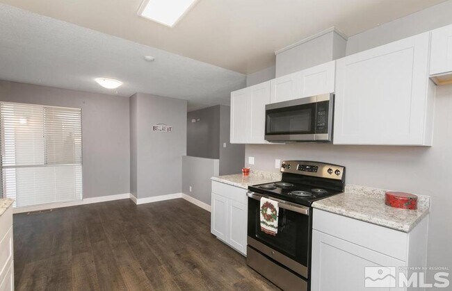 Foto del edificio - 3245 Vickie Ln