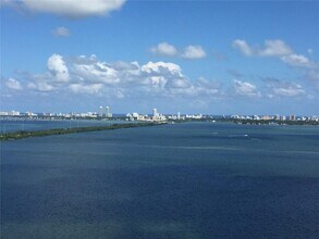 Building Photo - 460 NE 28th St