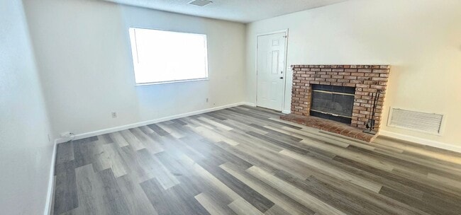 Building Photo - SUN421