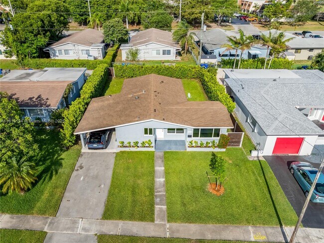 Foto del edificio - 2111 N 14th Ct
