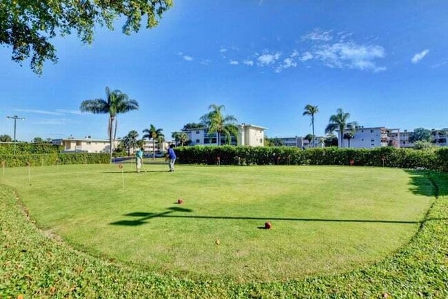 Foto del edificio - 2647 Garden Dr S