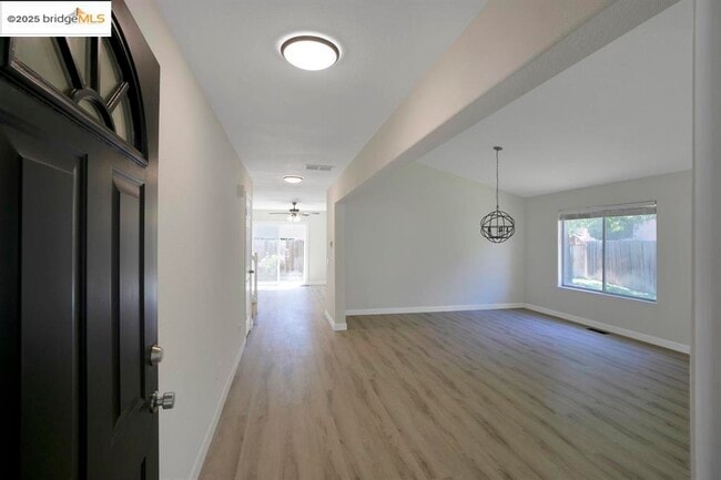 Building Photo - 2490 Ponte Mira Way
