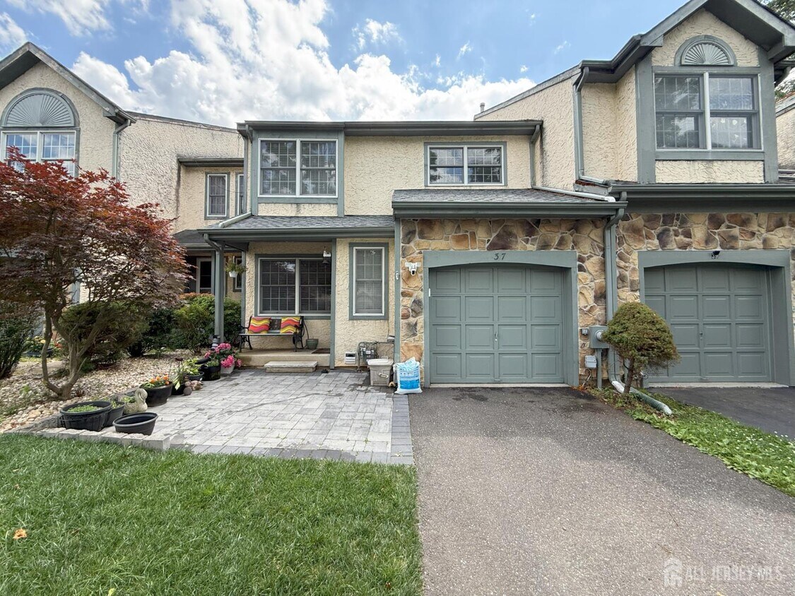 Foto principal - 37 Dorchester Dr