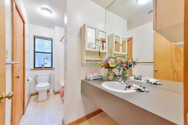 Photo - Loving Life on Longview House