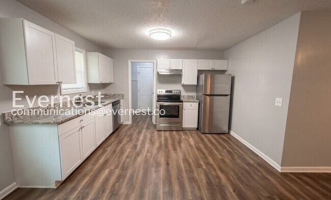 Foto del edificio - 715 W Creek Cir