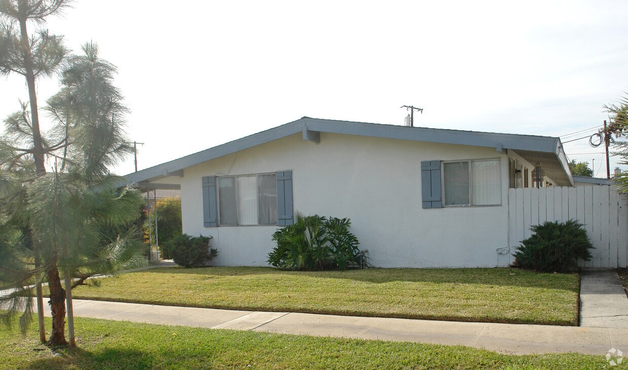 Building Photo - 633 S Eremland Dr