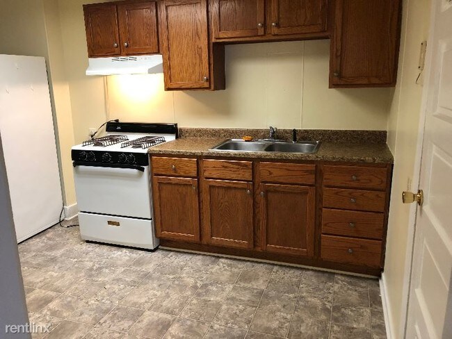 Building Photo - 3 br, 1 bath Apartment - 1815 E 136 St
