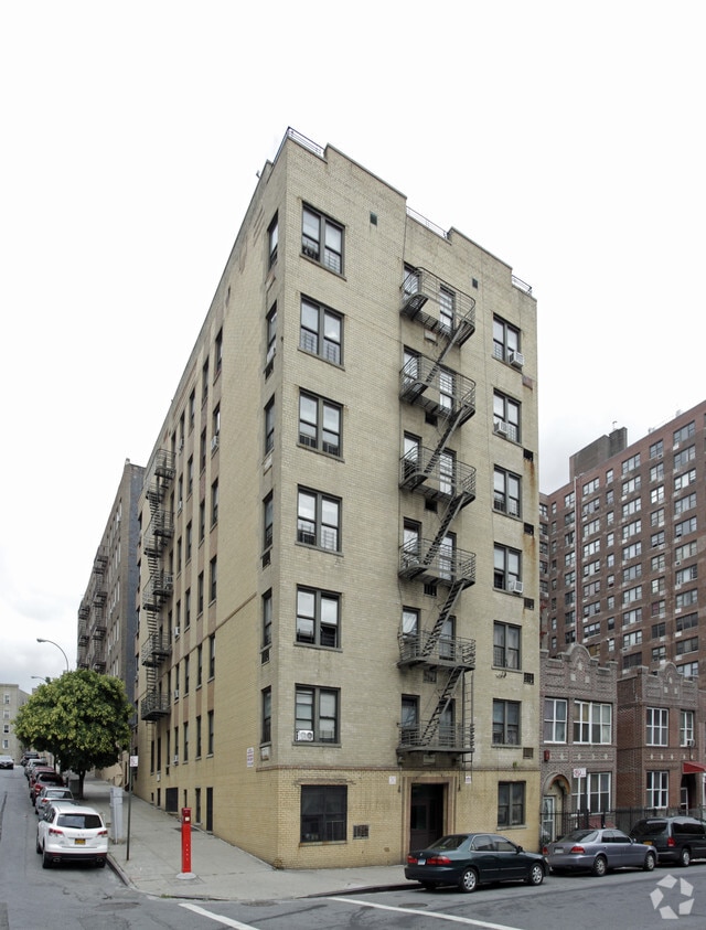 Building Photo - 1685 Selwyn Ave
