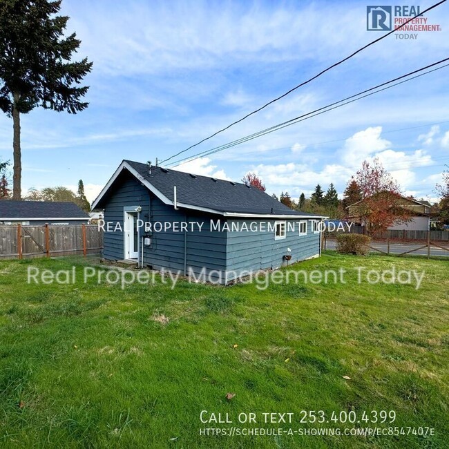 Building Photo - 2 Bedroom In Tacoma!!