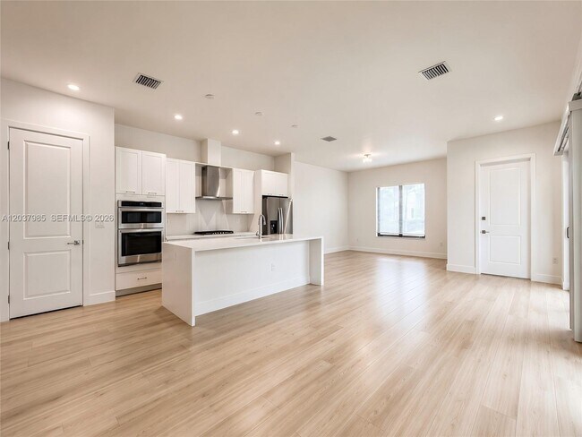 Foto del edificio - 8185 NW 42nd St