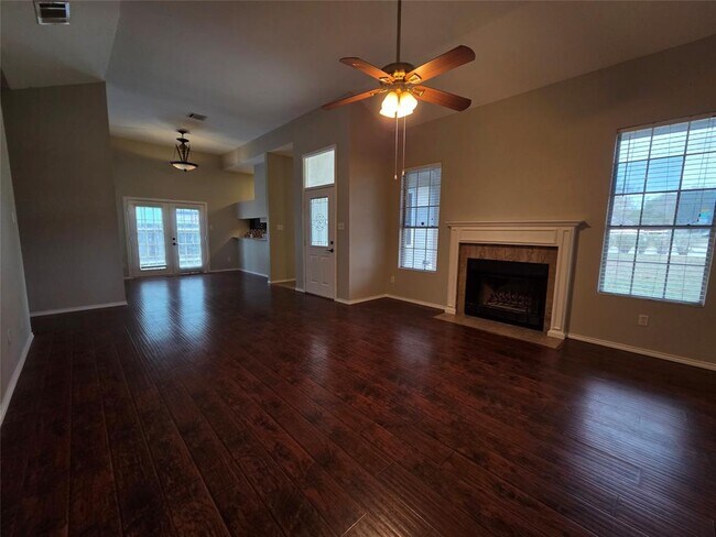 Foto del edificio - 3001 Rochelle Dr