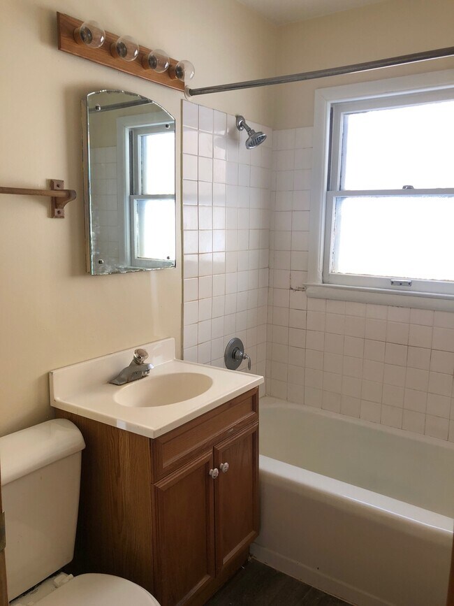 Foto del edificio - Nice 3 Bedroom Single Family Home w/ off s...